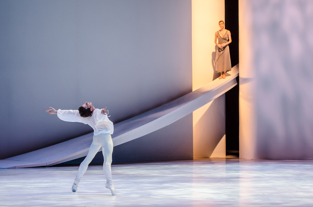 sw-romeo-noelani-pantastico-lucien-postlewaite-balcony_1000