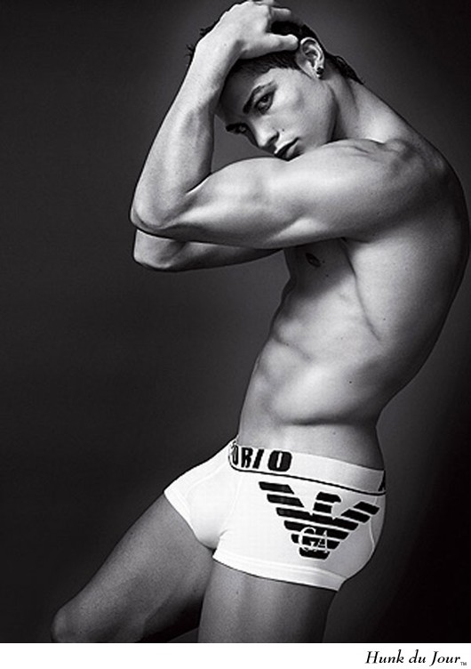 cristiano_ronaldo_armani_201001_1