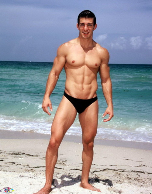 Hot-Guys-In-A-Speedo-1-