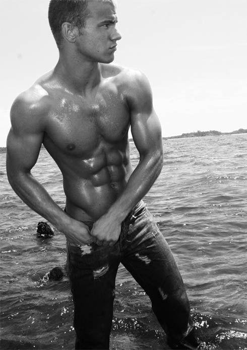 22049_1137380654039_1813052605_287195_3838615_n