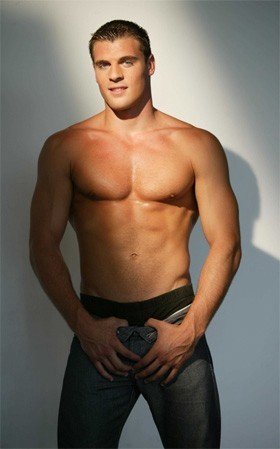 24535_121158737897386_100000097822460_303493_7129179_n