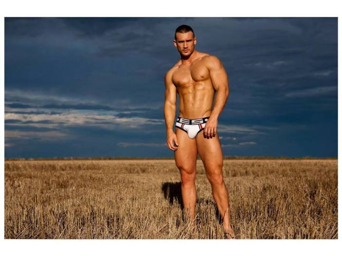 577356_256078397874473_1302122199_n